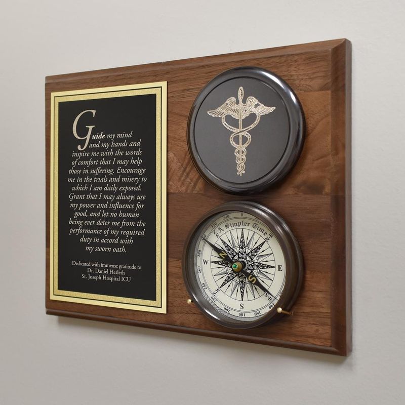 Healthcare-Compass-On-Plaque-11447